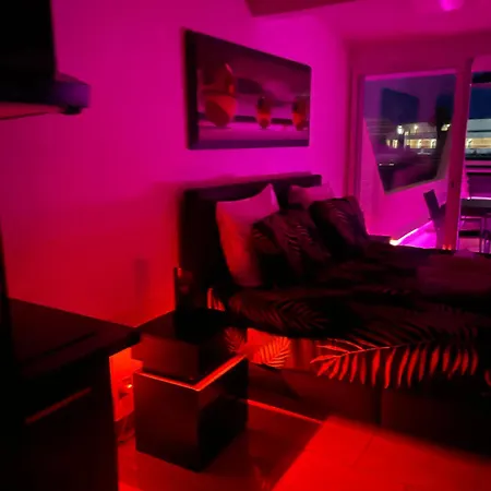 Golden Glamour Apartment *